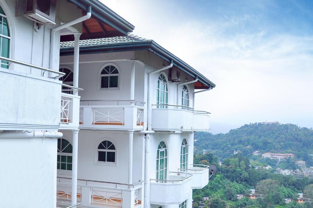 The Peak Pavilion Kandy Exterior photo